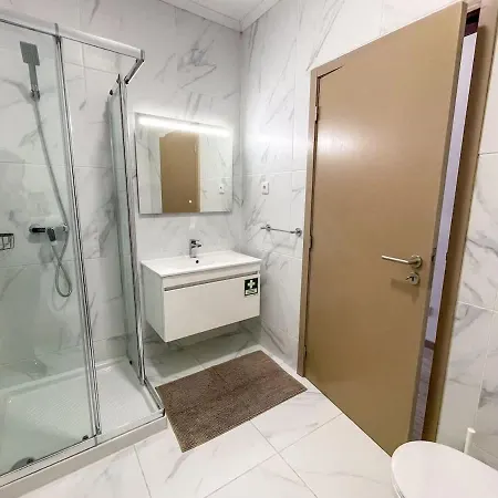 Brito Capelo With Balcony - 2 Guests * Matosinhos