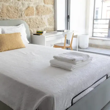 Brito Capelo With Balcony - 2 Guests *
